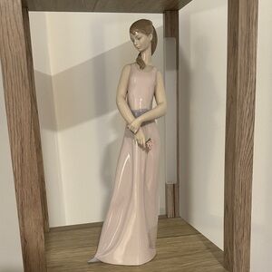 Lladro The Lady of the Rose #6857